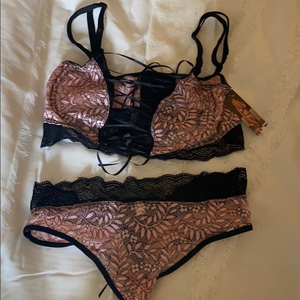 Lace lingerie set